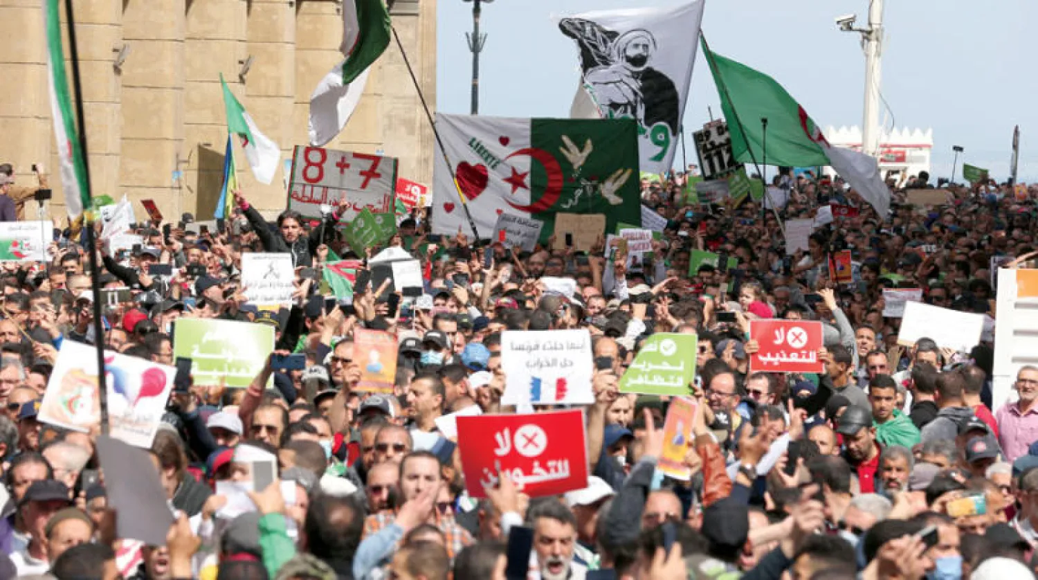 جانب من الحراك الشعبي الرافض التشريعيات المقبلة (أ.ب)