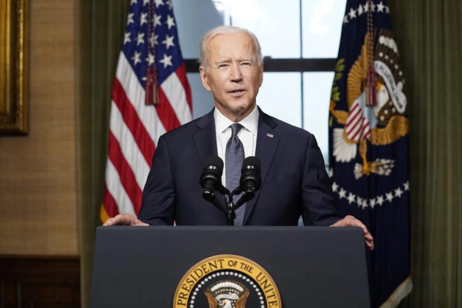الرئيس الأميركي جو بايدن يتحدث في البيت الأبيض (إ.ب.أ)