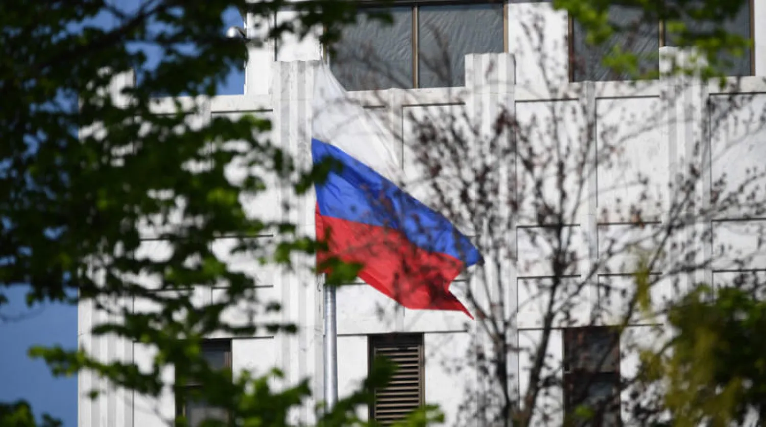 السفارة الروسية في واشنطن التي ستخسر 10 من دبلوماسيها (أ.ف.ب)