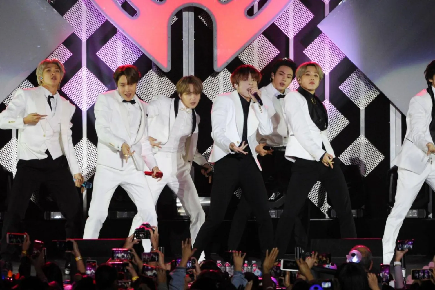 BTS, Grammy Ödülleri'ne aday gösterilen ilk K-pop grubu (AP)