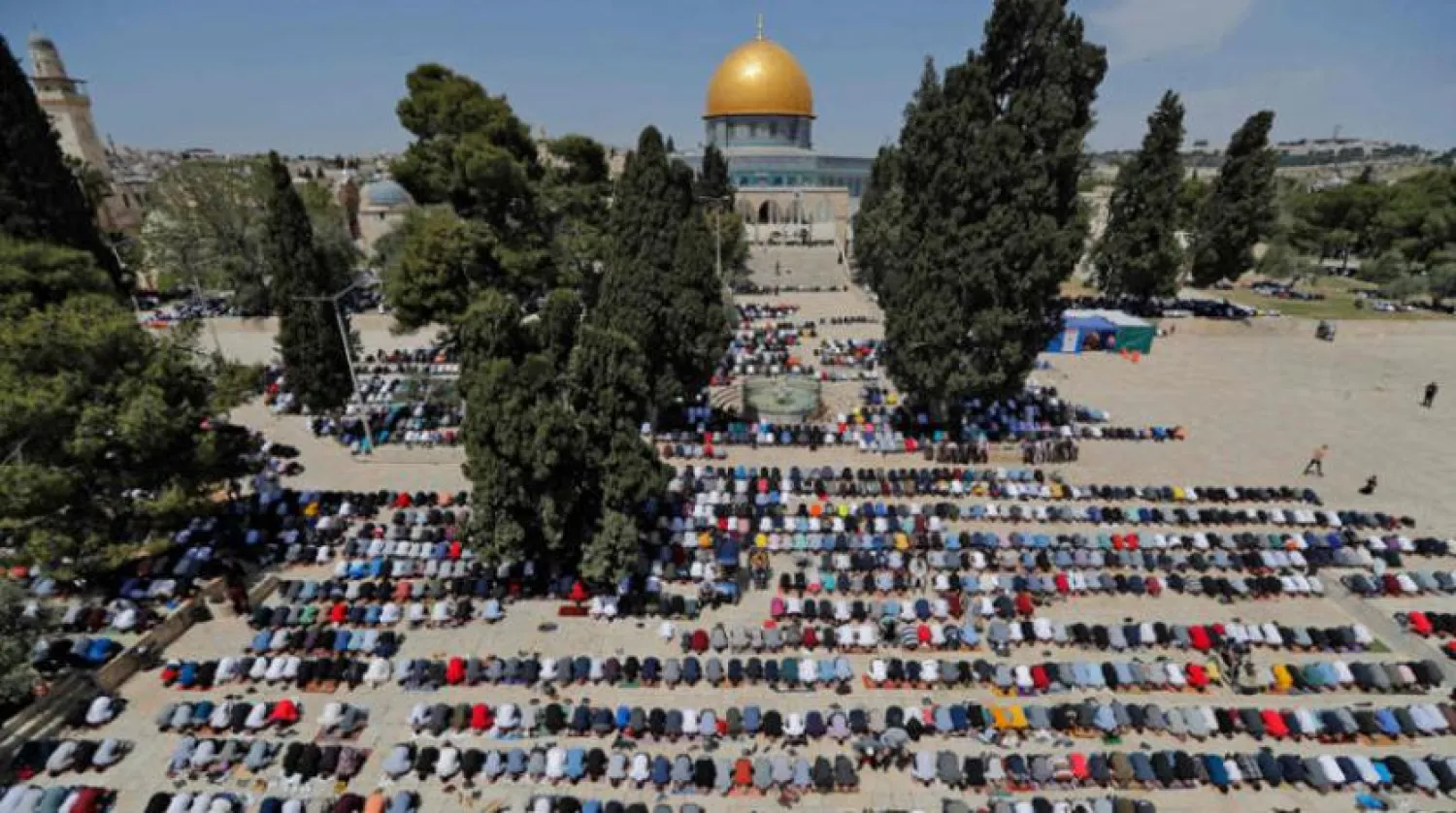 Filistinliler dün Mescid-i Aksa’da Ramazan’ın ilk Cuma Namazı’nı kıldılar. (AFP)