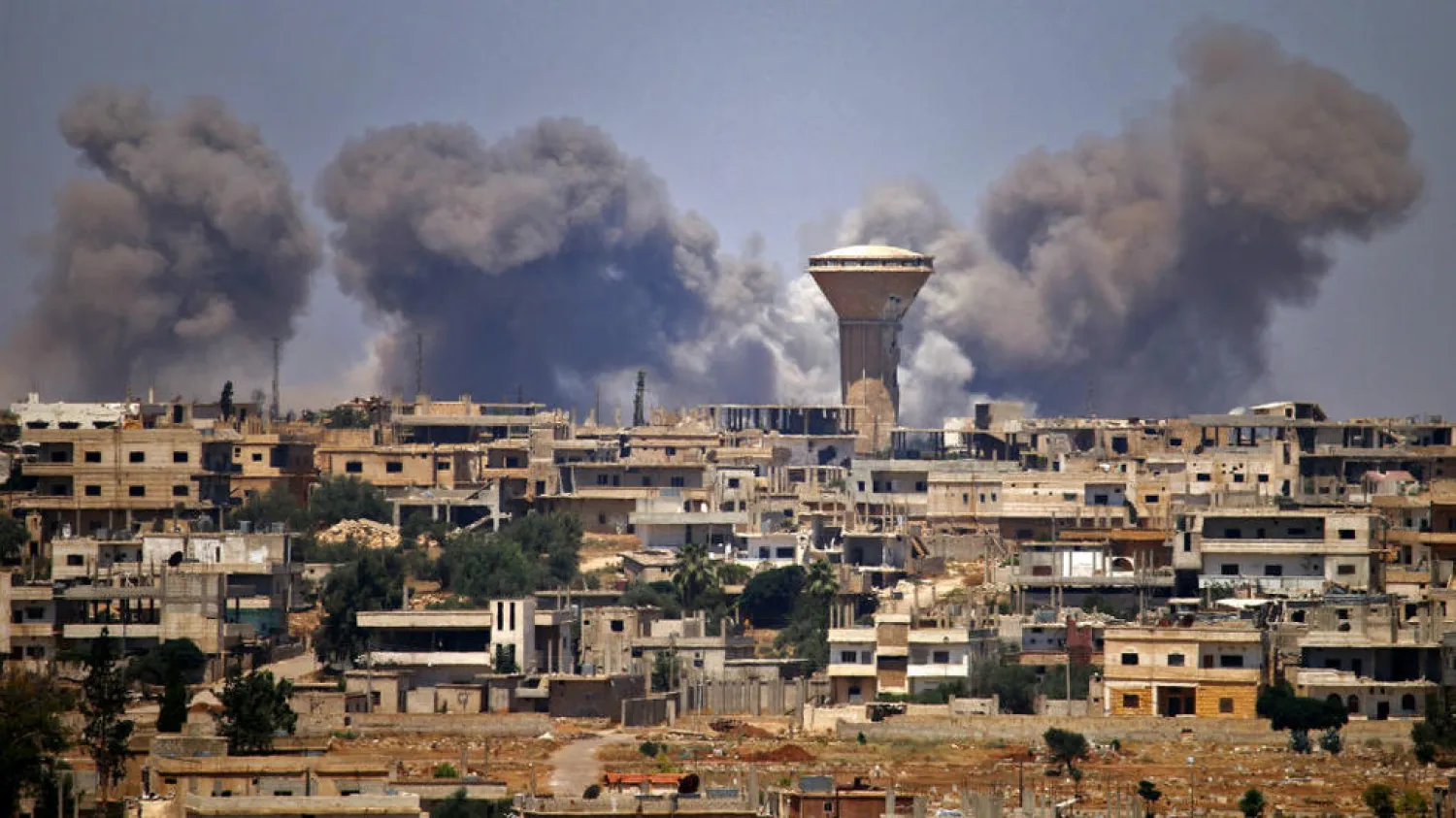  Smoke rises above rebel-held areas of the city of Deraa on July 5, 2018 (Mohamad Abazeed, AFP)
