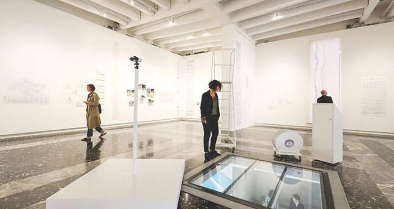 إحدى قاعات {بينالي 17}