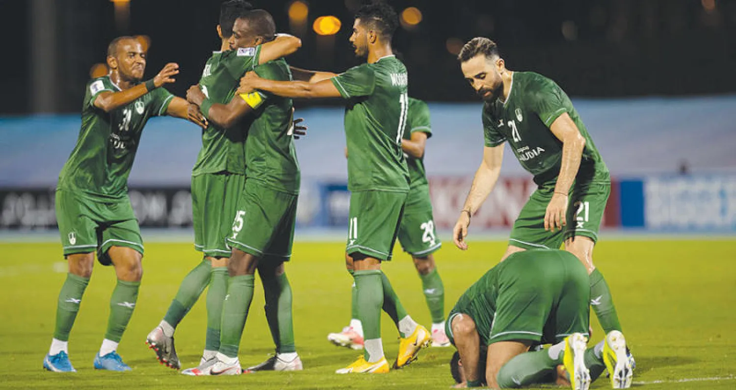 لاعبو الأهلي يحتفلون بهدف التعادل أمام الدحيل (تصوير: عبد الله الفالح)