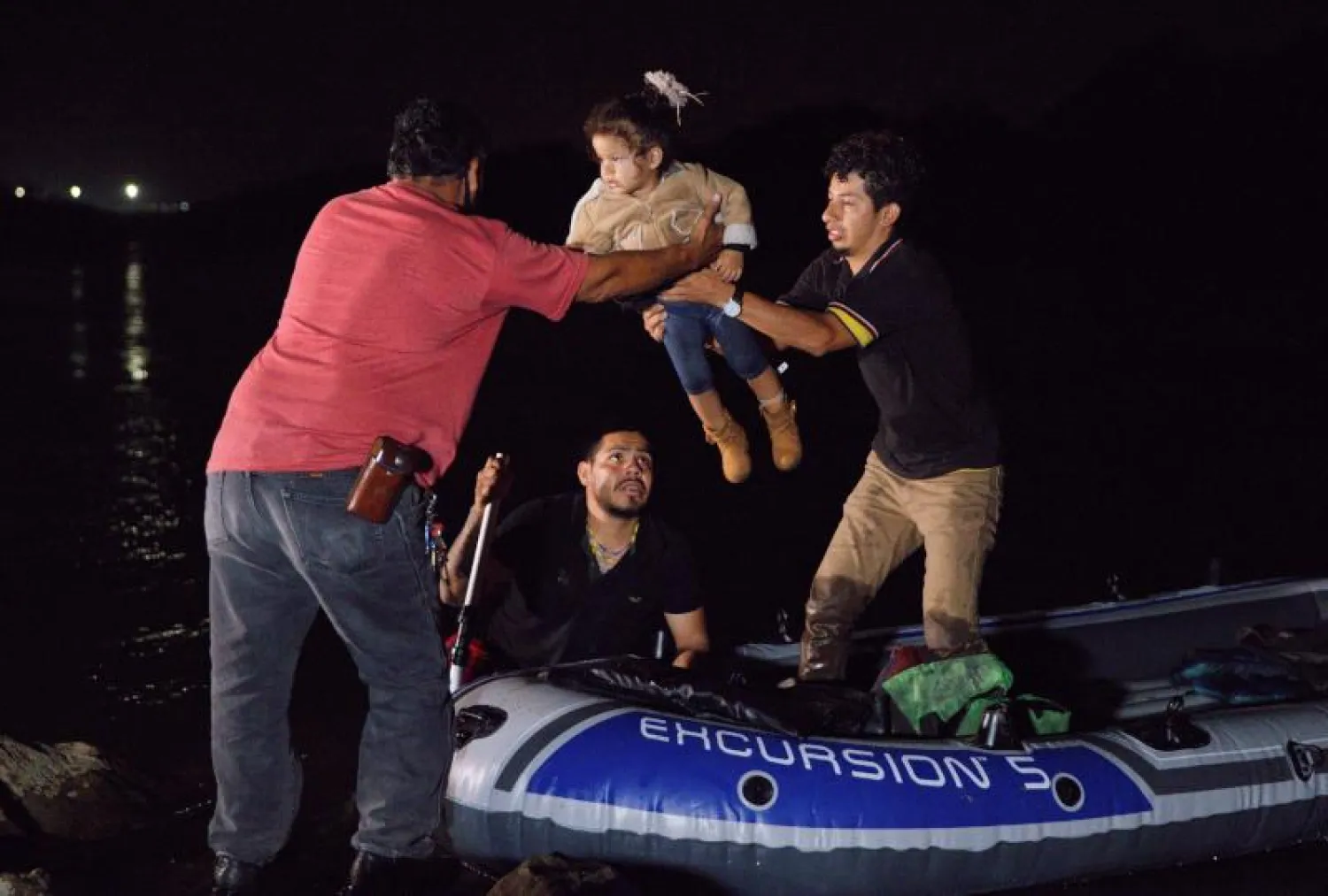 مهاجرون يصلون الى الولايات المتحدة من المكسيك (أ.ف.ب)