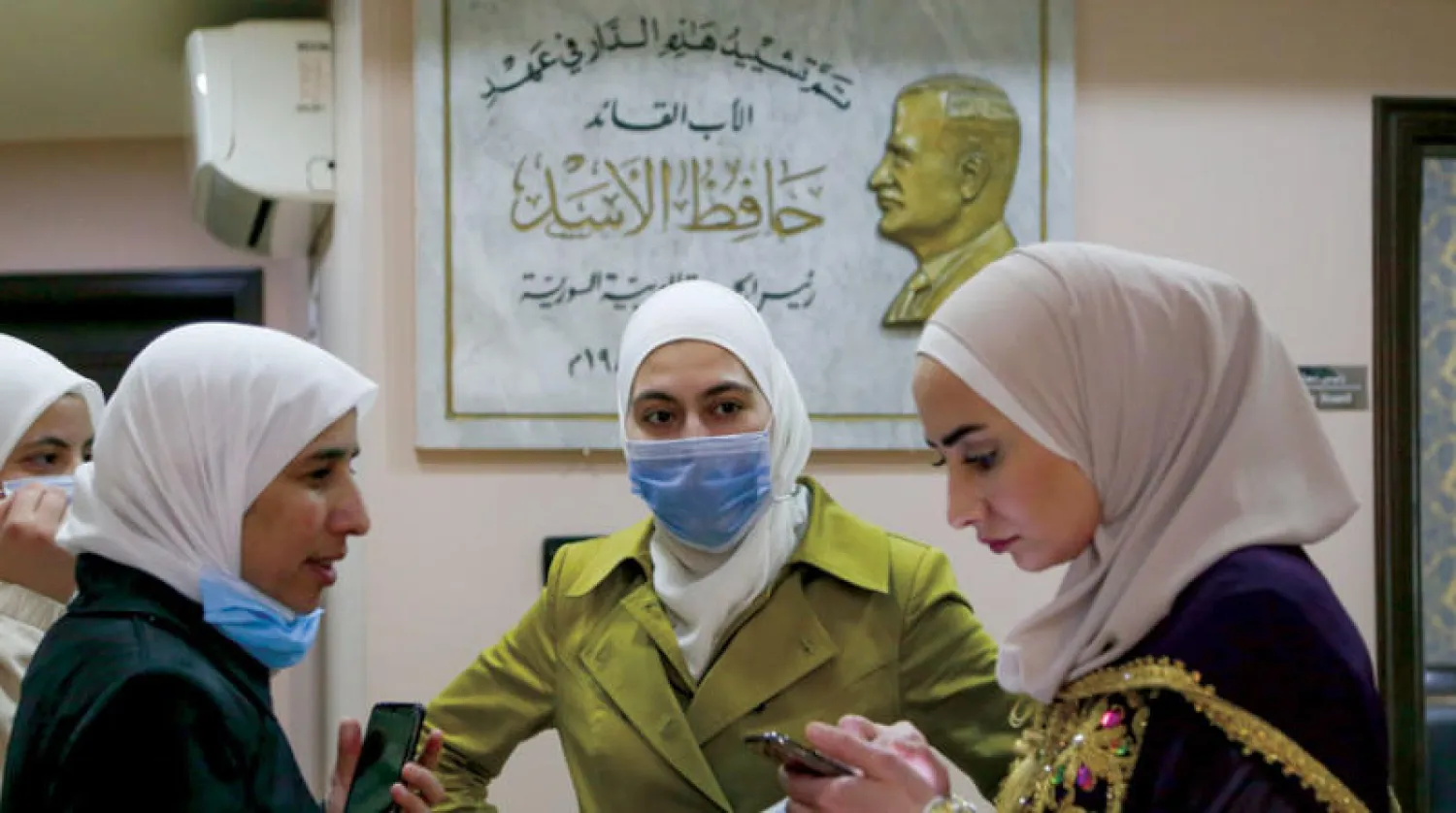 سوريات في مقر لليتامى في دمشق الأحد الماضي (رويترز)