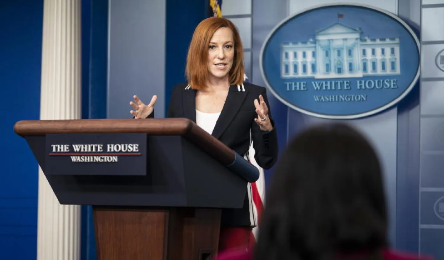 المتحدثة باسم البيت الأبيض جين ساكي تتحدث خلال مؤتمر صحافي (إ.ب.أ)