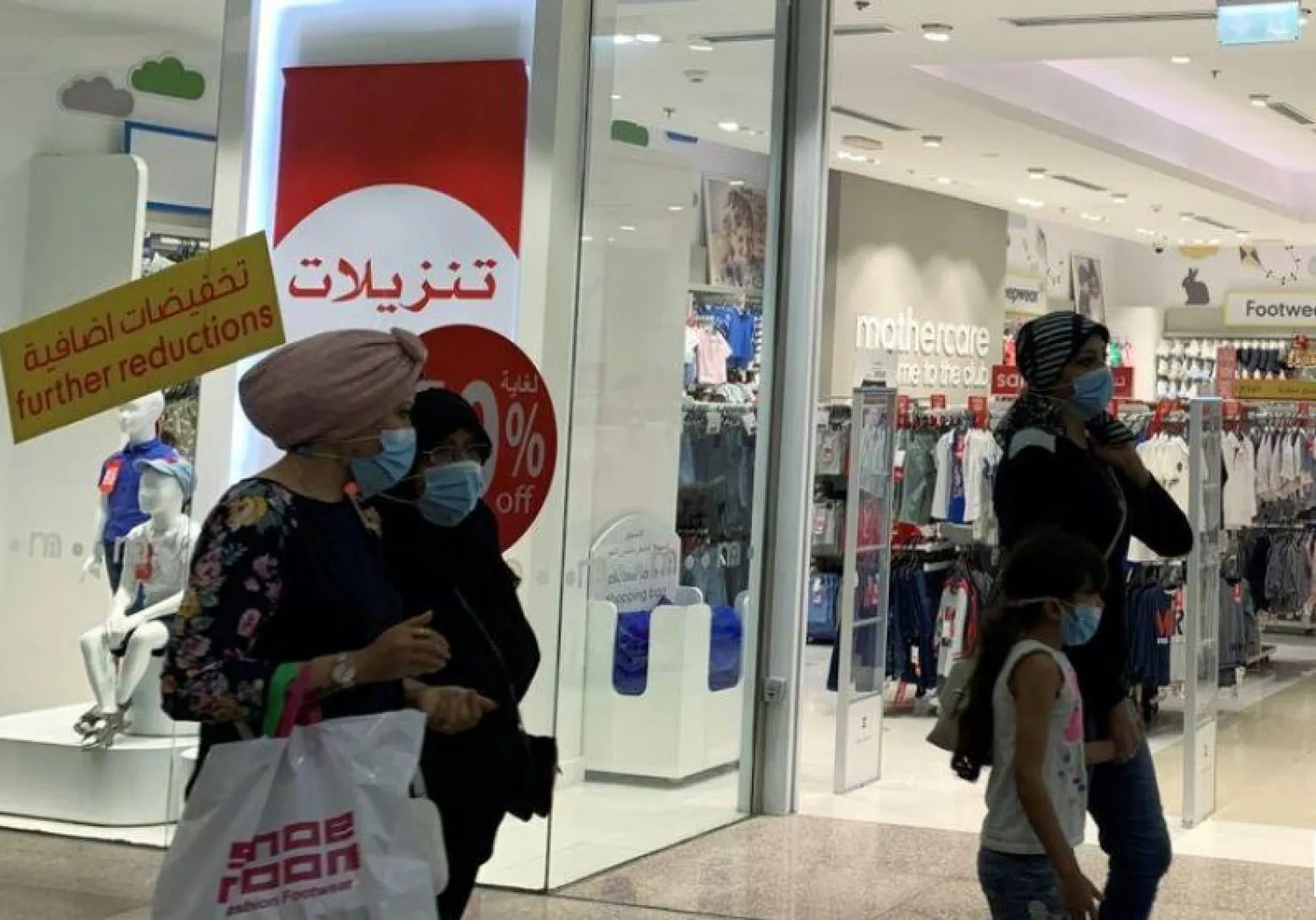  FILE-PHOTO-Customers shop amid the coronavirus pandemic inside Maadi City Center in the Cairo suburb of Maadi, Egypt, October-5-2020. REUTERS
