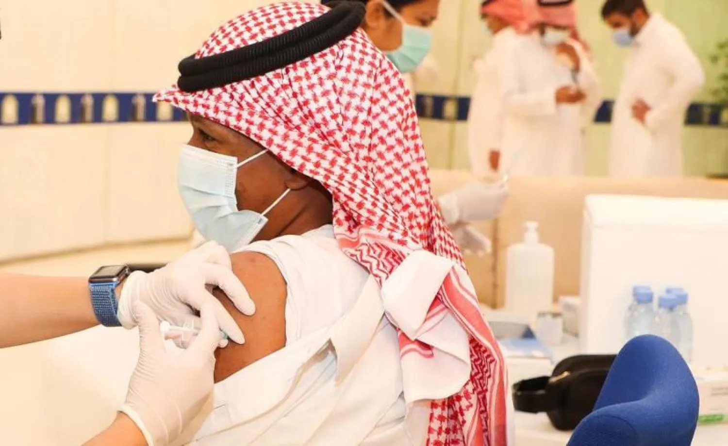 استمرار استقبال المسجلين في تطبيق «صحتي» للحصول على اللقاح (واس)