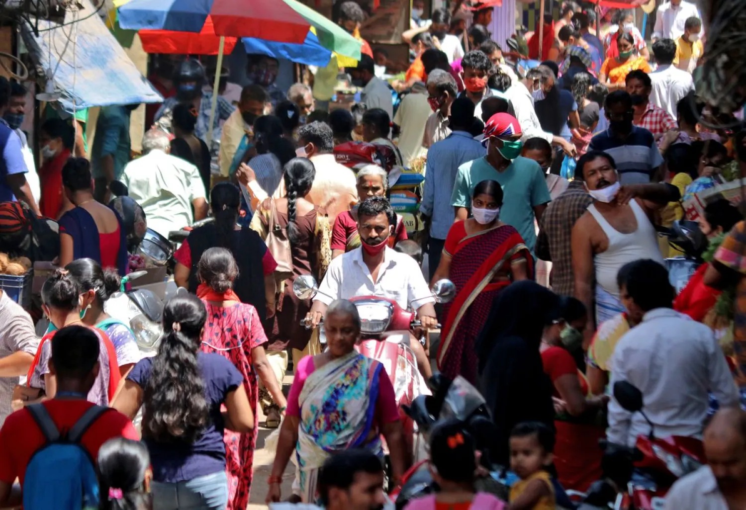 People are seen at a crowded marketplace in a slum area, amidst the spread of the coronavirus disease (COVID-19), in Mumbai, India, April 23, 2021. Reuters