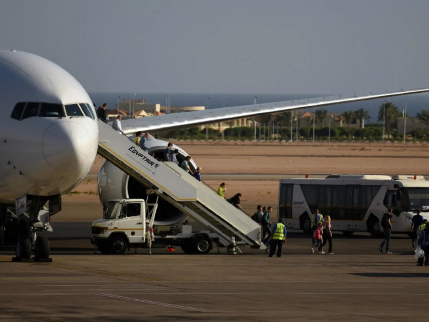 Tourists disembark a Russian plane at the airport in Egypt's Red Sea resort of Sharm el-Sheikh on November 6, 2015. (AFP)