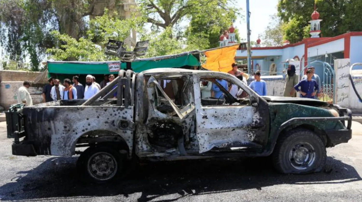 Afganistan'ın Celalabad kentinde bir polis aracı patlatıldı (Reuters)