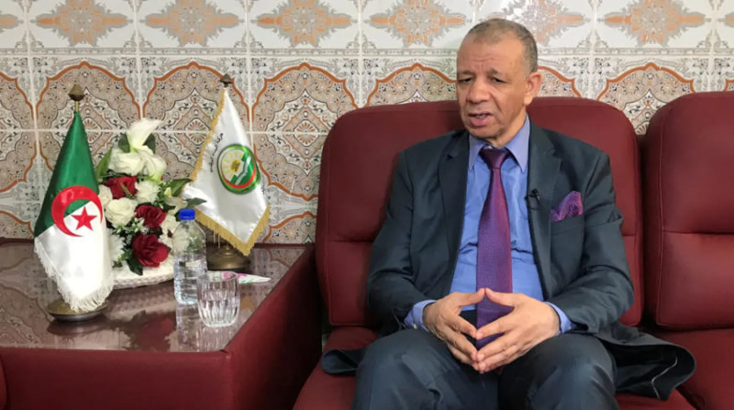 رئيس «حركة البناء الوطني» الإسلامية عبد القادر بن قرينة (رويترز)