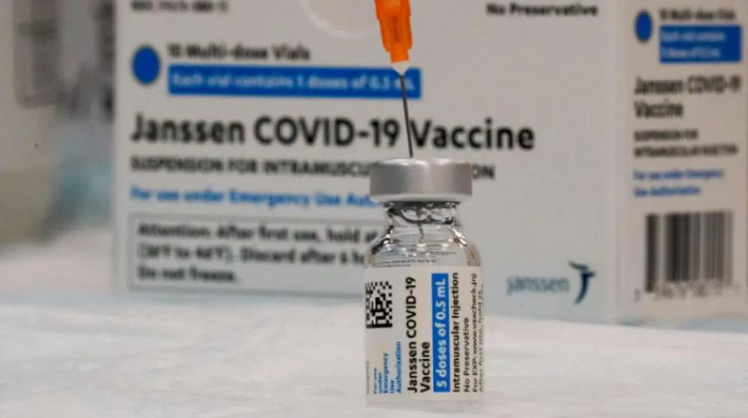 ABD, Johnson&Johnson aşısı uygulamaya yeniden başladı (AP)