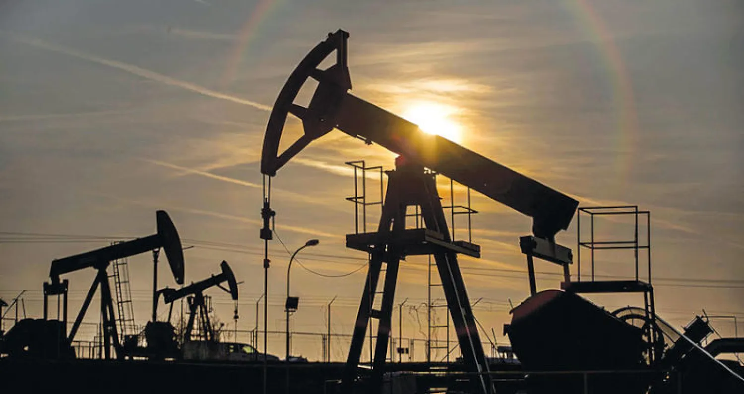 أدت جائحة «كورونا» إلى تذبذب كبير في السوق كان أبرزها تراجع ملحوظ في الطلب على النفط (رويترز)