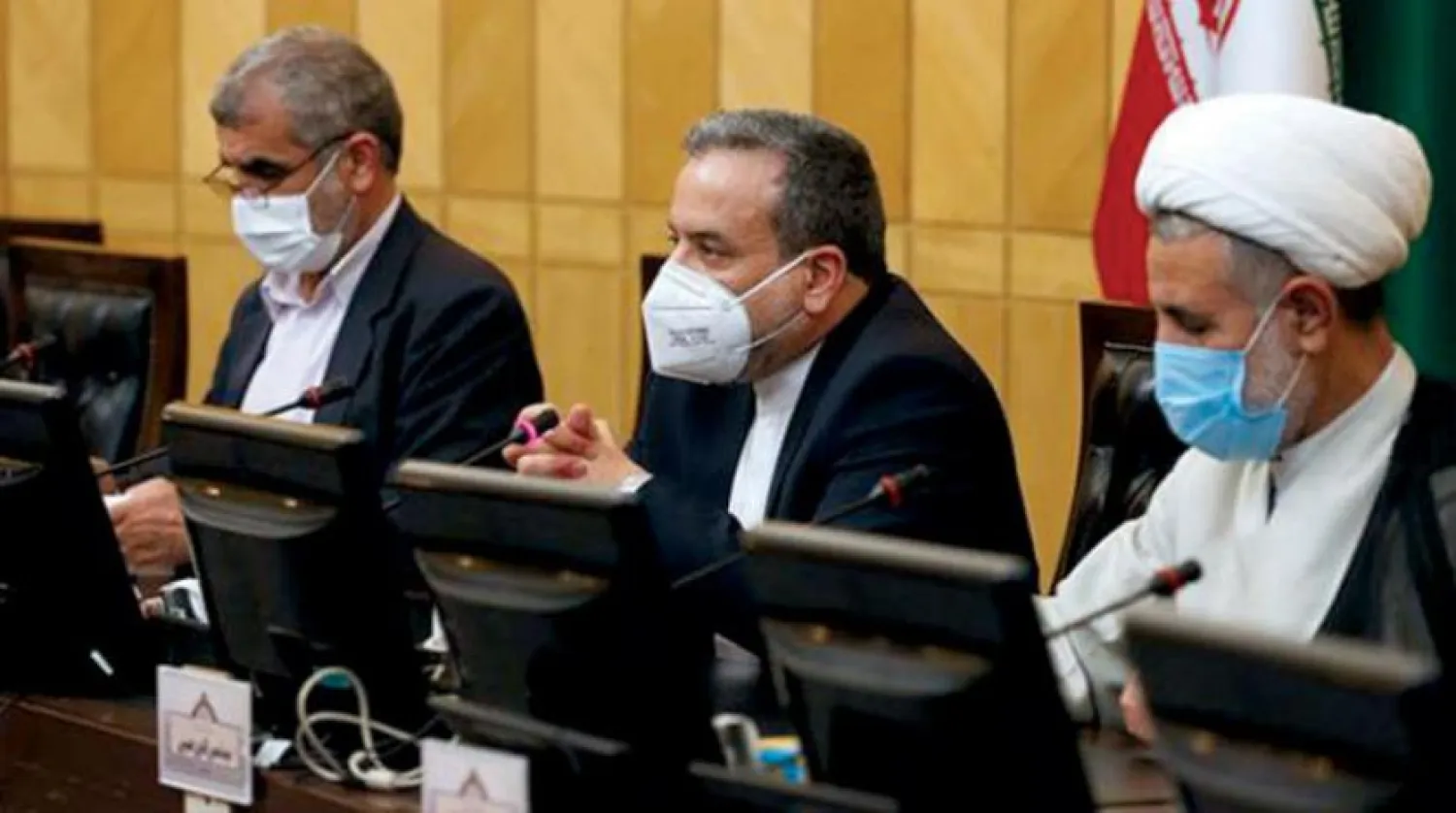 İran Dışişleri Bakan Yardımcısı Abbas Arakçı’nın (ortada) dün İran Meclisi Ulusal Güvenlik Komitesi’nin toplantısına katıldığı sırada (Icana News Agency)