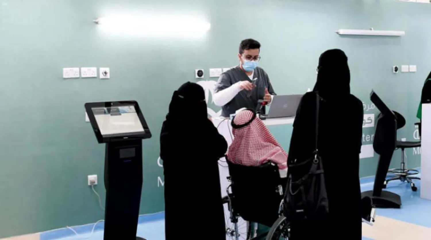People are seen at a vaccination center in Saudi Arabia. (SPA)