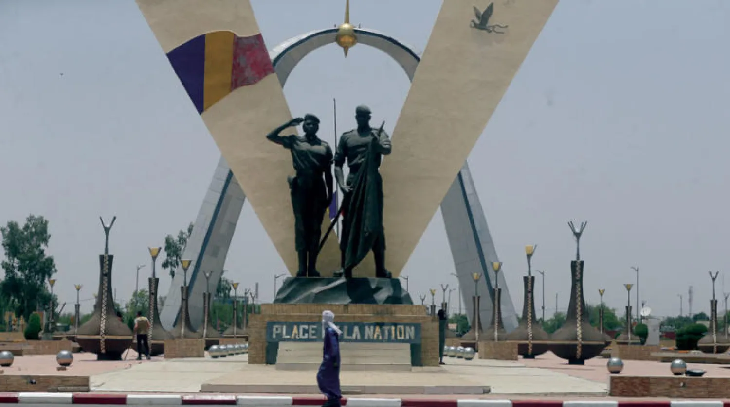 ساحة نصب الاستقلال في العاصمة التشادية نجامينا أول من أمس (أ.ب)