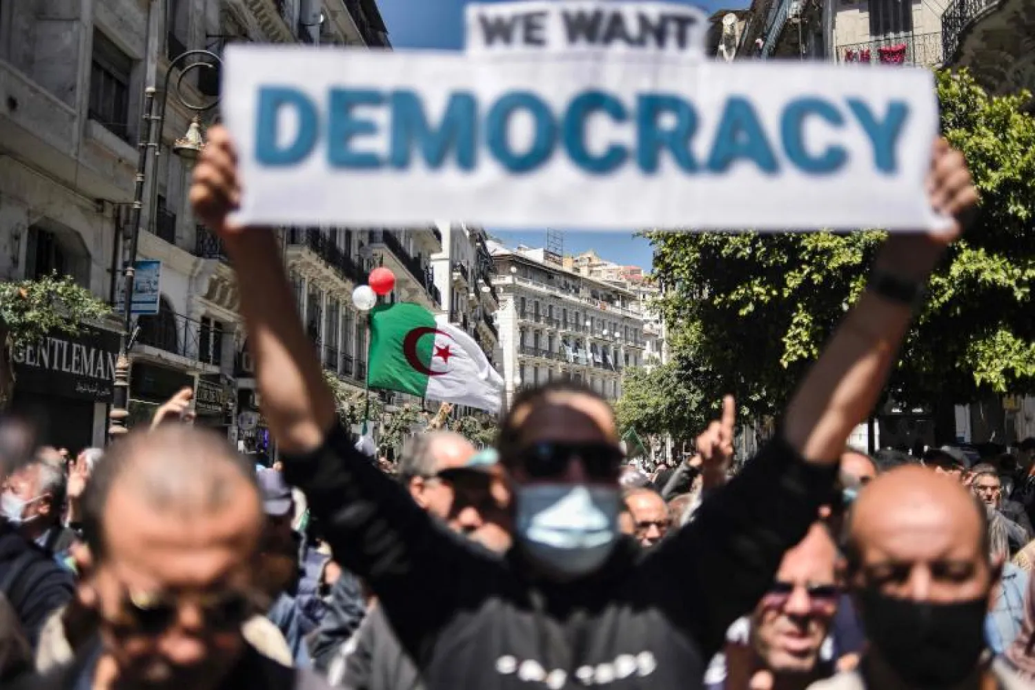 من مسيرة الطلاب الأسبوعية في الجزائر العاصمة الثلاثاء الماضي (أ.ف.ب)