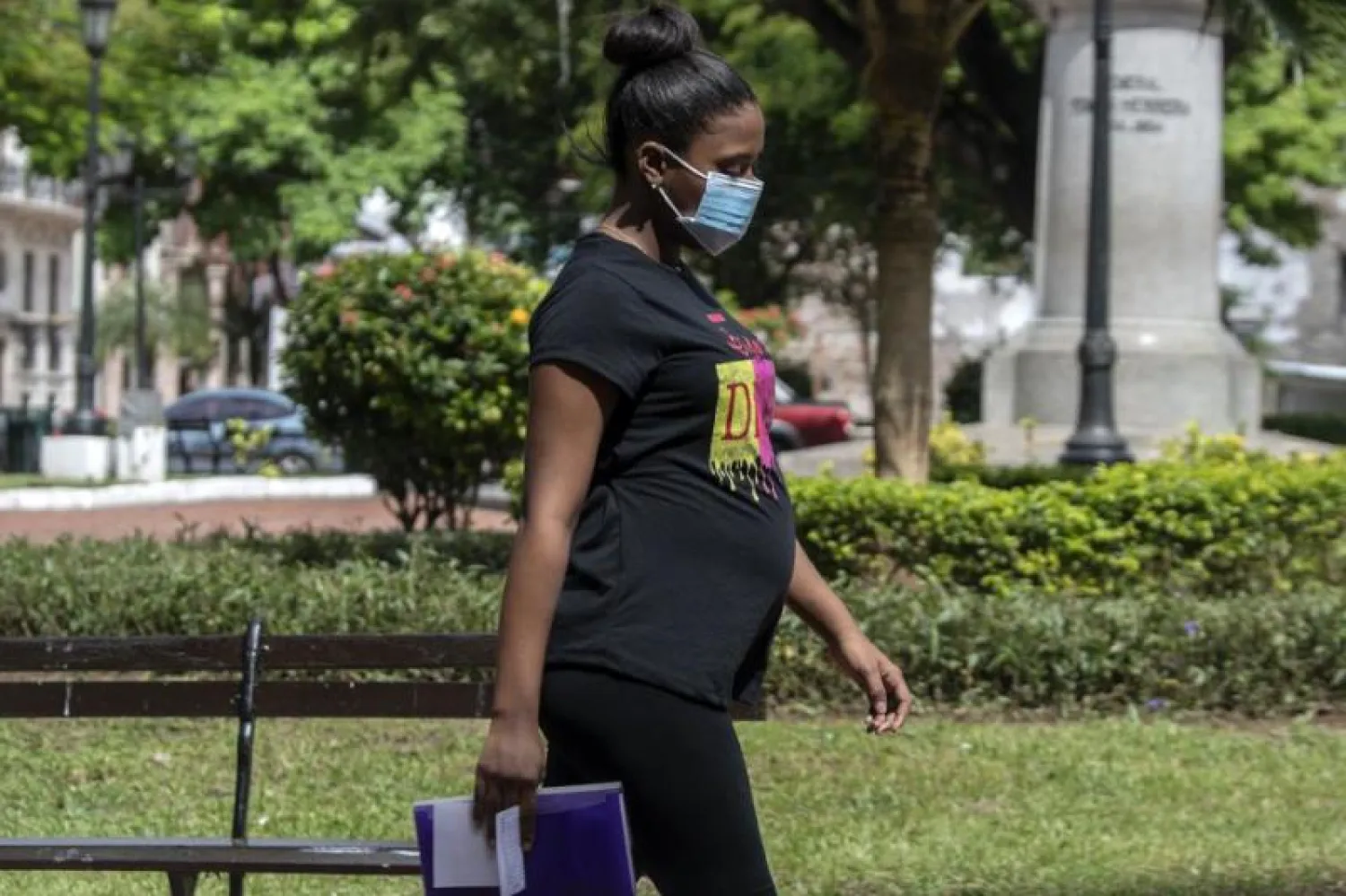 باحثون أكدوا أن خطر الإجهاض يكون أعلى لدى النساء ذوات البشرة السوداء (أ.ف.ب)