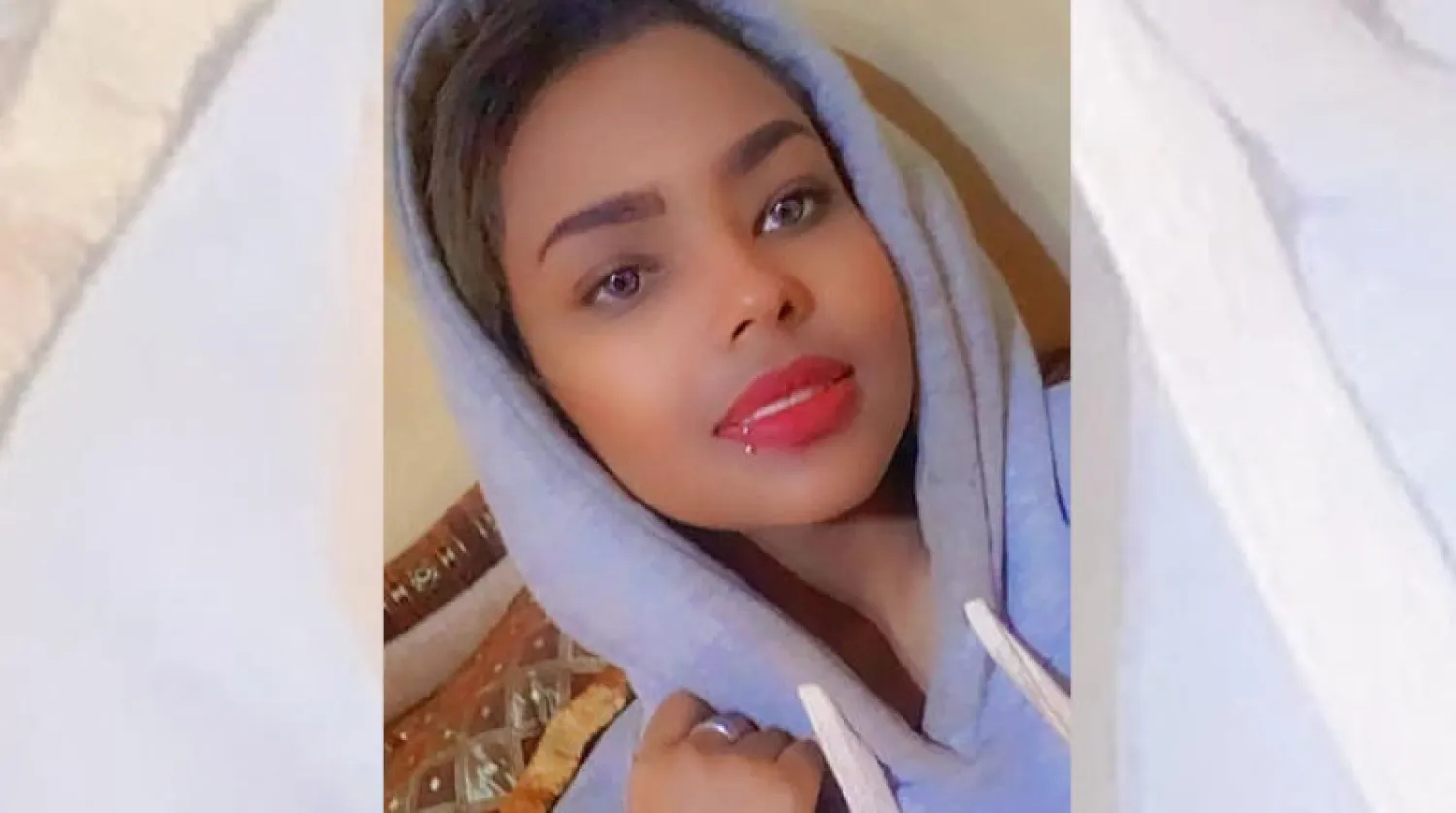 الفنانة انتصار الحمادي (أ.ف.ب)