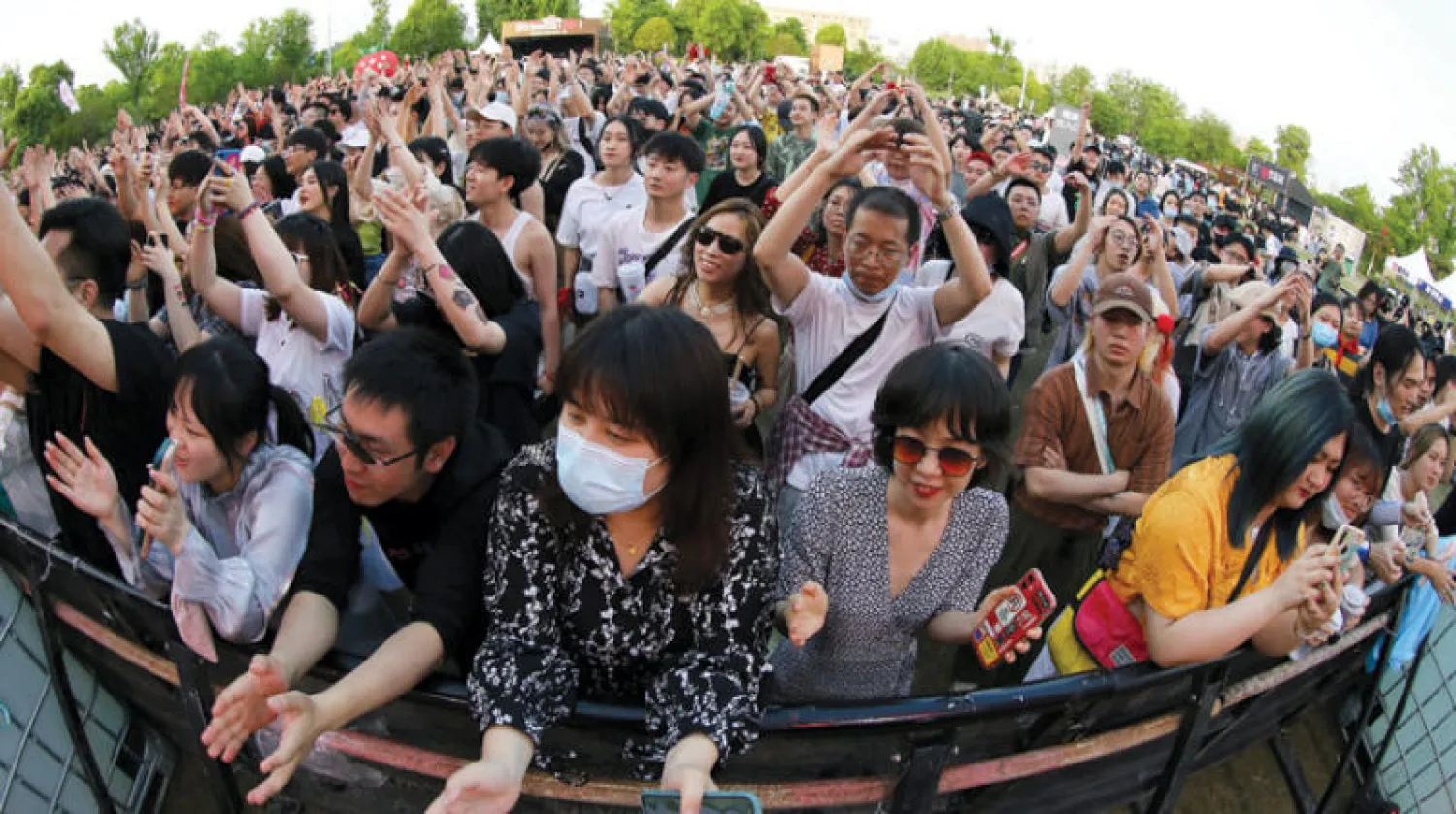 مهرجان موسيقى الفراولة خلال عطلة عيد العمال في ووهان بالصين (رويترز)