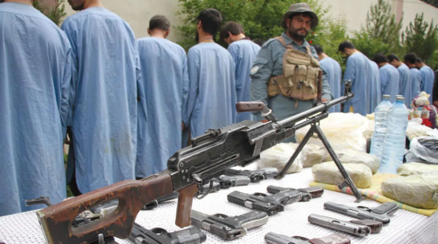 مصادرة أسلحة ومتفجرات وذخائر واعتقال 450 شخصاً في هراة بتهمة ارتكاب جرائم مختلفة أول من أمس (إ.ب.أ)