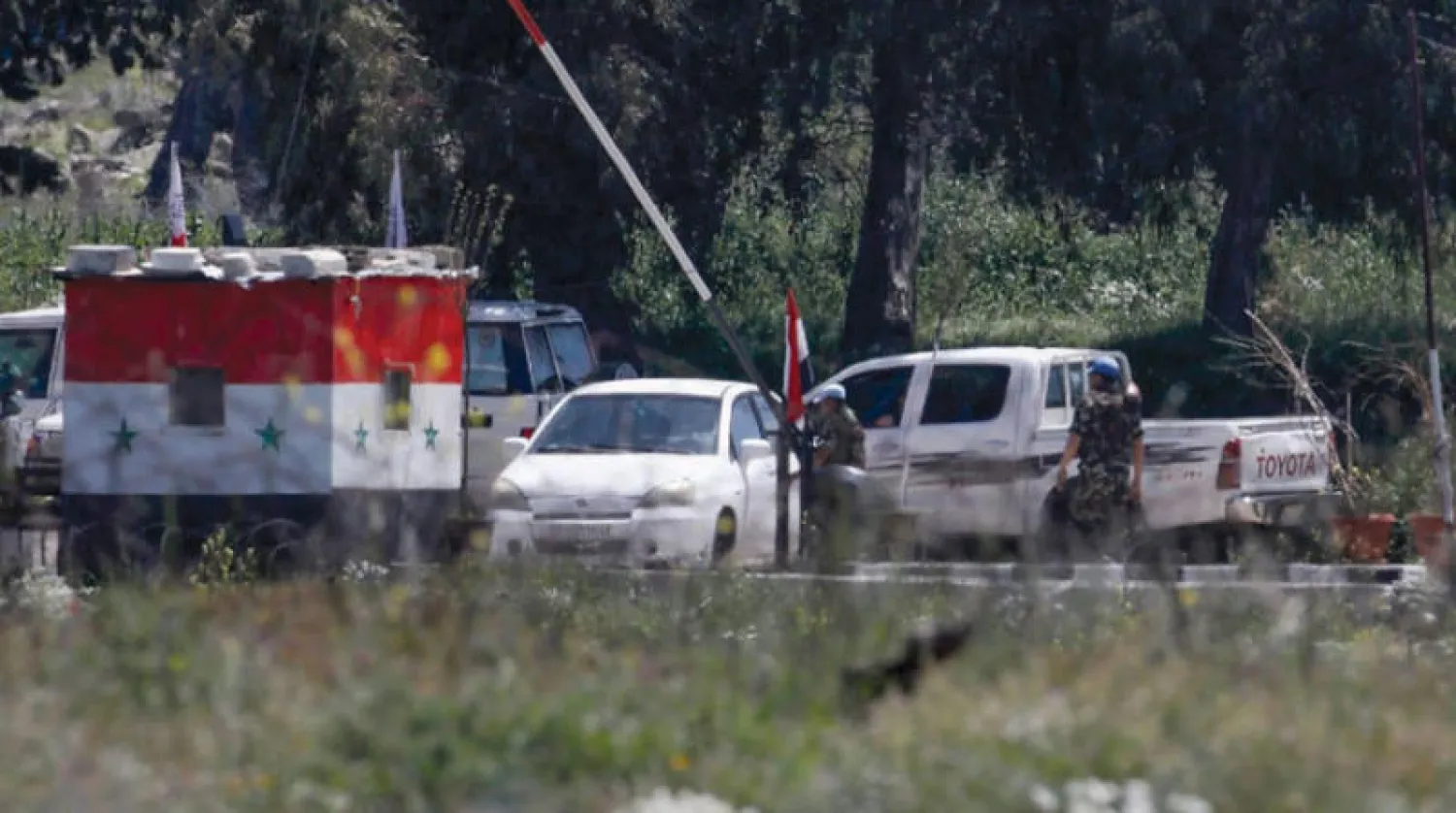 حاجز لميليشيات موالية للنظام قرب أم باطنة في القنيطرة (المرصد السوري)