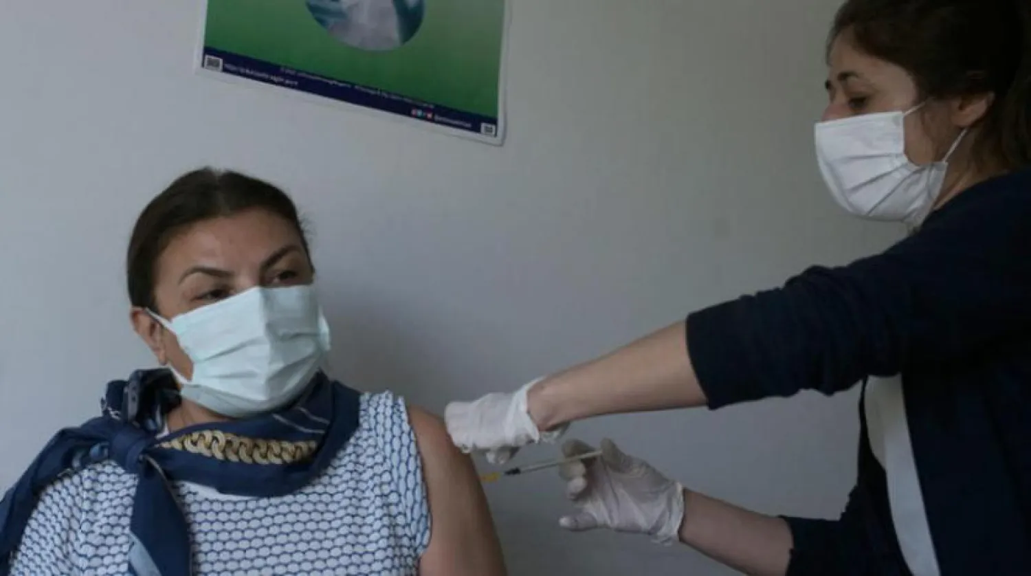 Türkiye’deki aşı kampanyasından bir kare (AP)