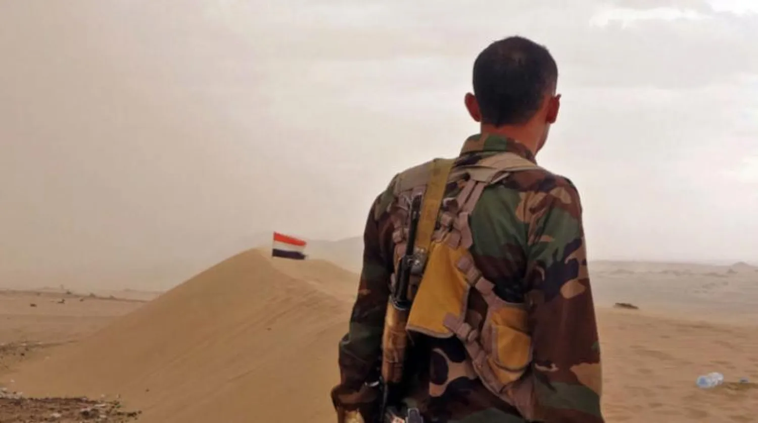 Marib’de Husilere karşı açılan bir cephede Yemen ordusundan bir asker (AFP)