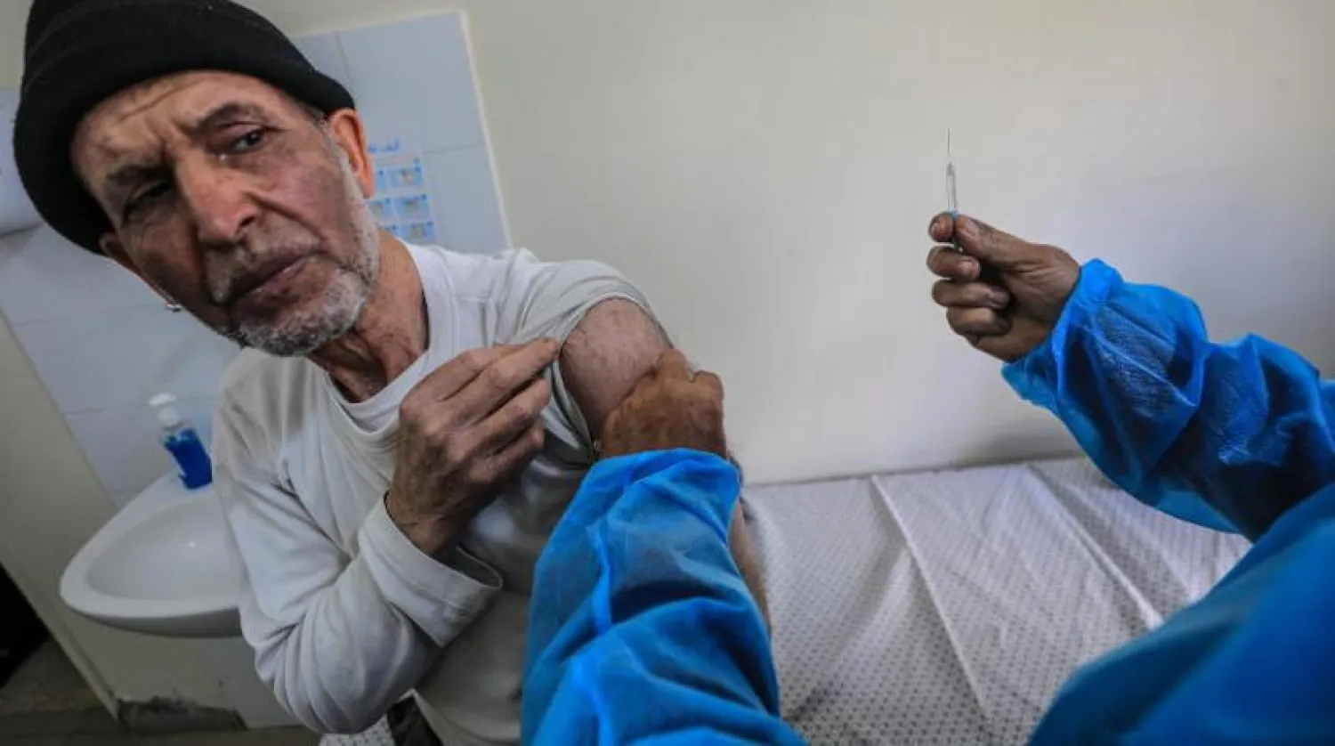 Gazze Şeridi’nde yaşlılara koronavirüs aşısı yapıldı (EPA)