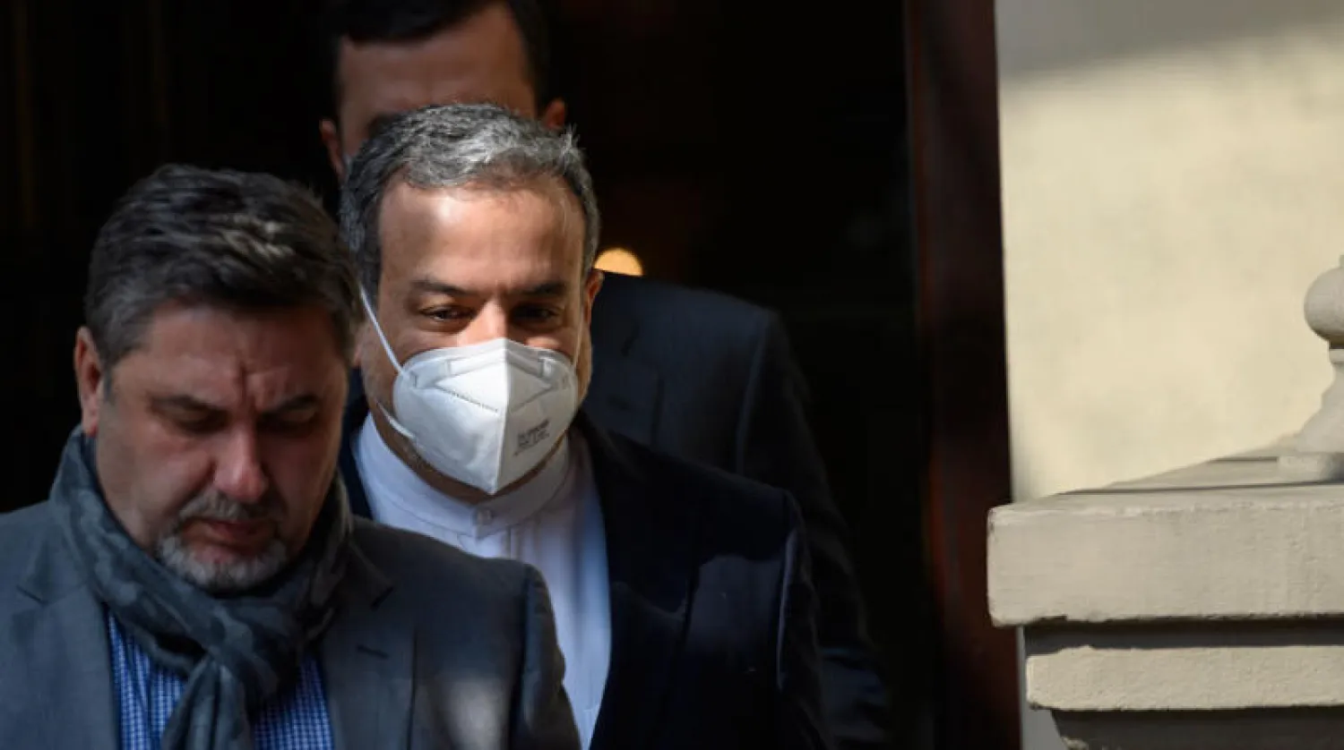 كبير المفاوضين الإيرانيين عباس عراقجي بعد اجتماع حول الاتفاق النووي الإيراني في فيينا الشهر الماضي (إ.ب.أ)