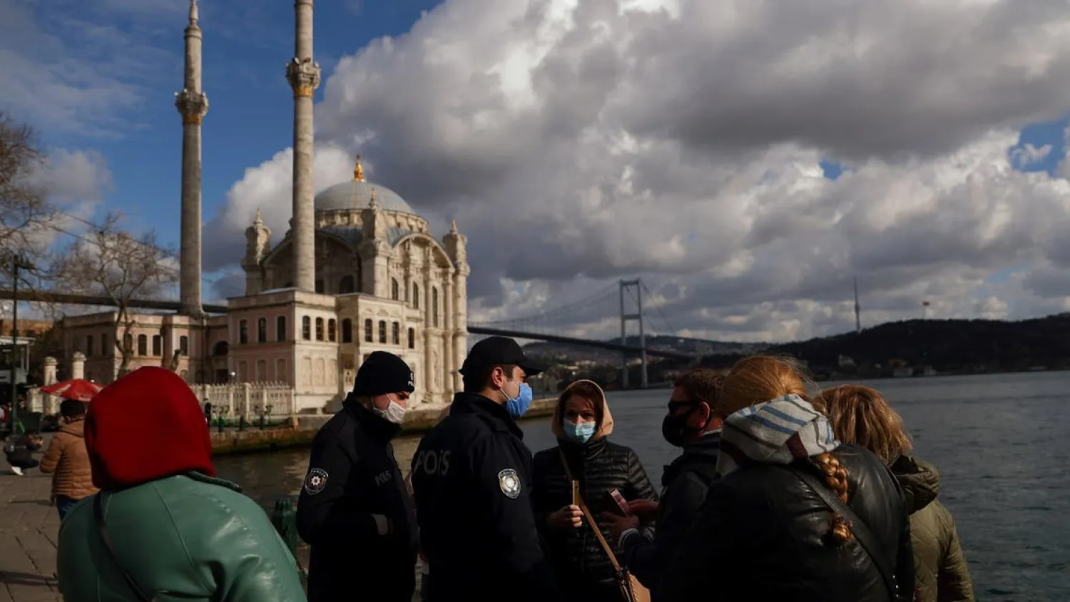 Turkish police officers check the passports of a group of Russian tourists at Ortakoy square during a nation-wide weekend curfew which was imposed to prevent the spread of the coronavirus disease (COVID-19) in Istanbul, Turkey February 28, 2021. (File photo: Reuters)
