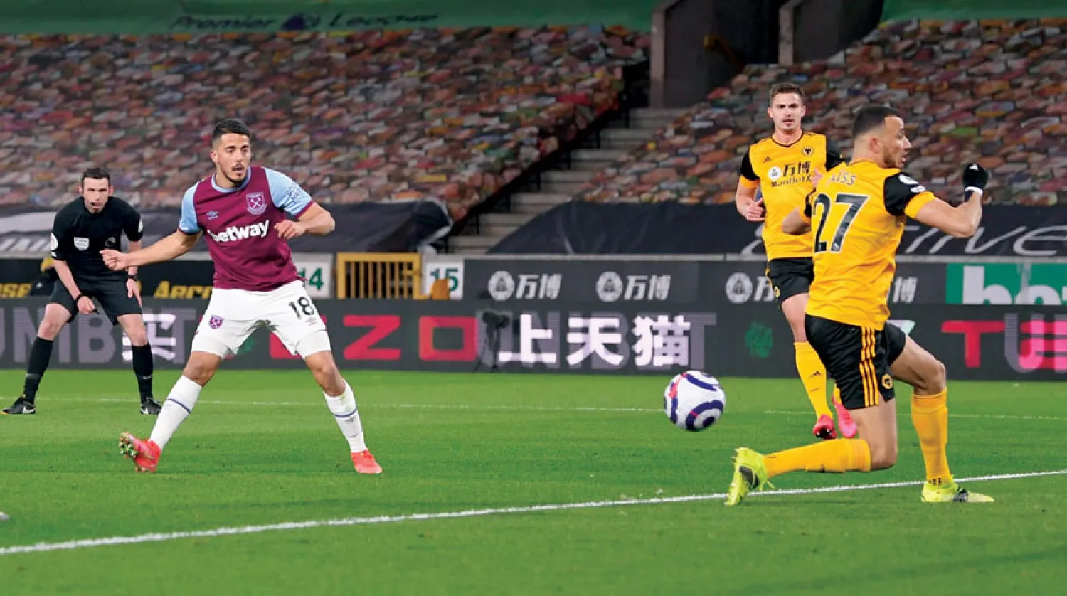 فورنالس والهدف الثاني في المباراة التي فاز فيها وستهام على وولفرهامبتون (رويترز)