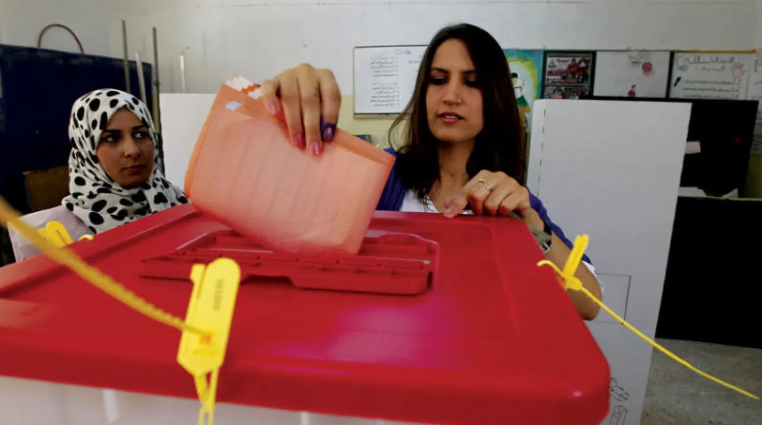 صورة أرشيفية لانتخابات المؤتمر الوطني العام في بنغازي عام 2012 (أ.ف.ب)