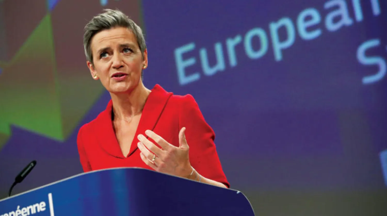 نائبة رئيسة المفوضية مارغريت فيستاغر خلال الكشف في بروكسل عن خطة لتعزيز قدرات الاتحاد الأوروبي على كبح توغل الشركات الصينية (أ.ب)