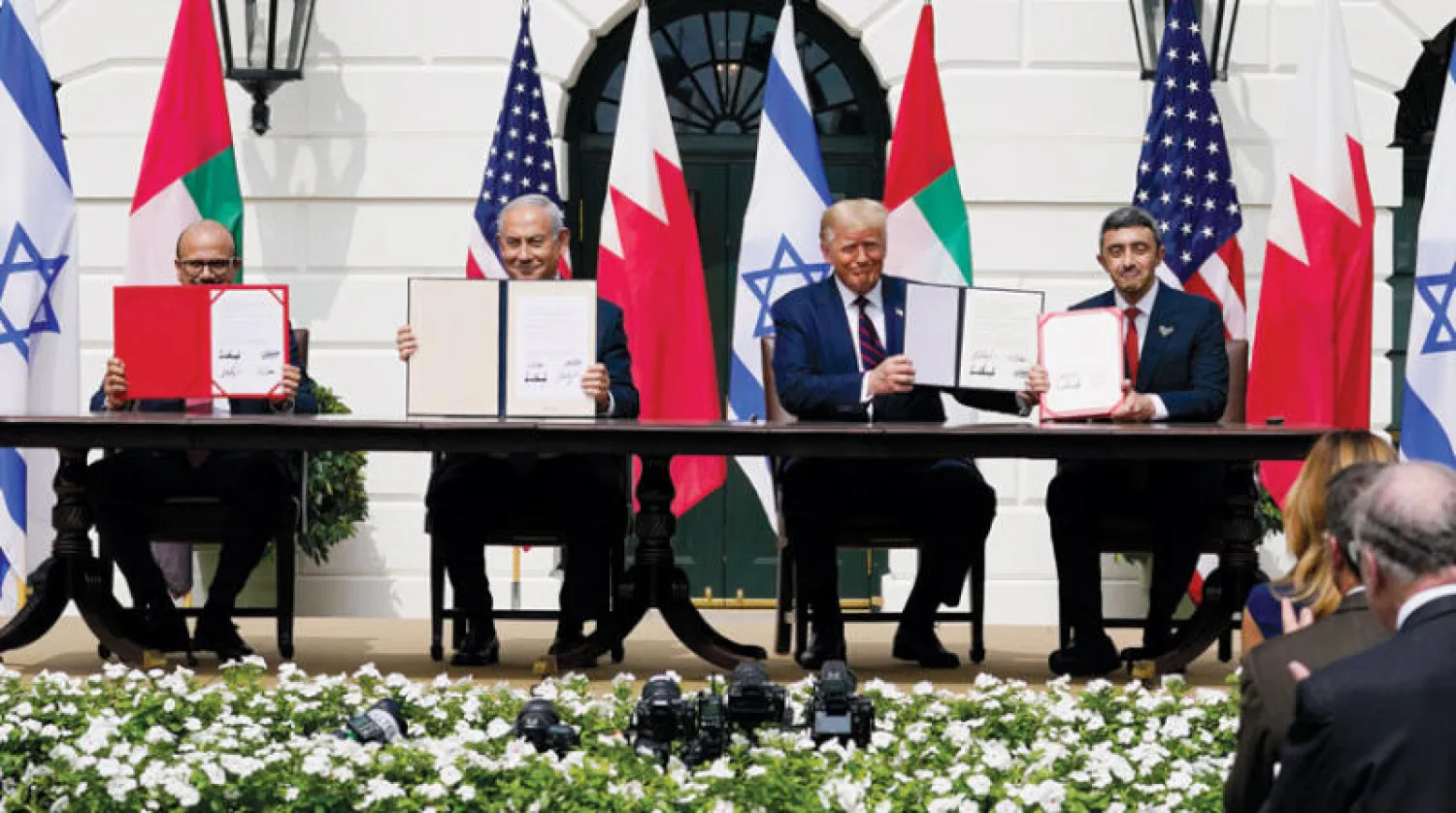 الرئيس الأميركي السابق ترمب يرعى اتفاق السلام بين إسرائيل والإمارات والبحرين في سبتمبر الماضي بالبيت الأبيض (أ.ب)