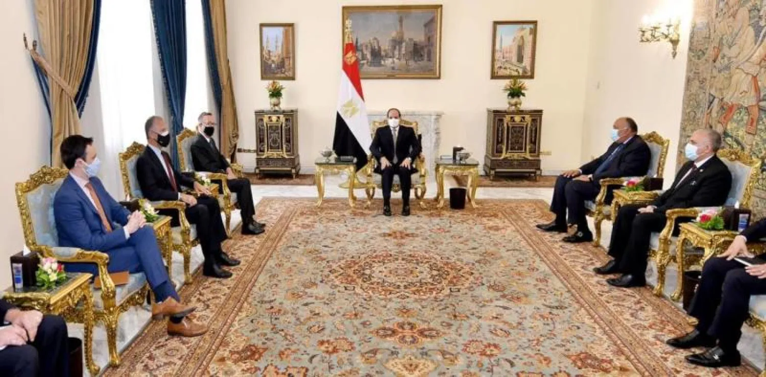 استقبال الرئيس المصري عبد الفتاح السيسي للمبعوث الأميركي الخاص لمنطقة القرن الأفريقي جيفري فيلتمان (الرئاسة المصرية)