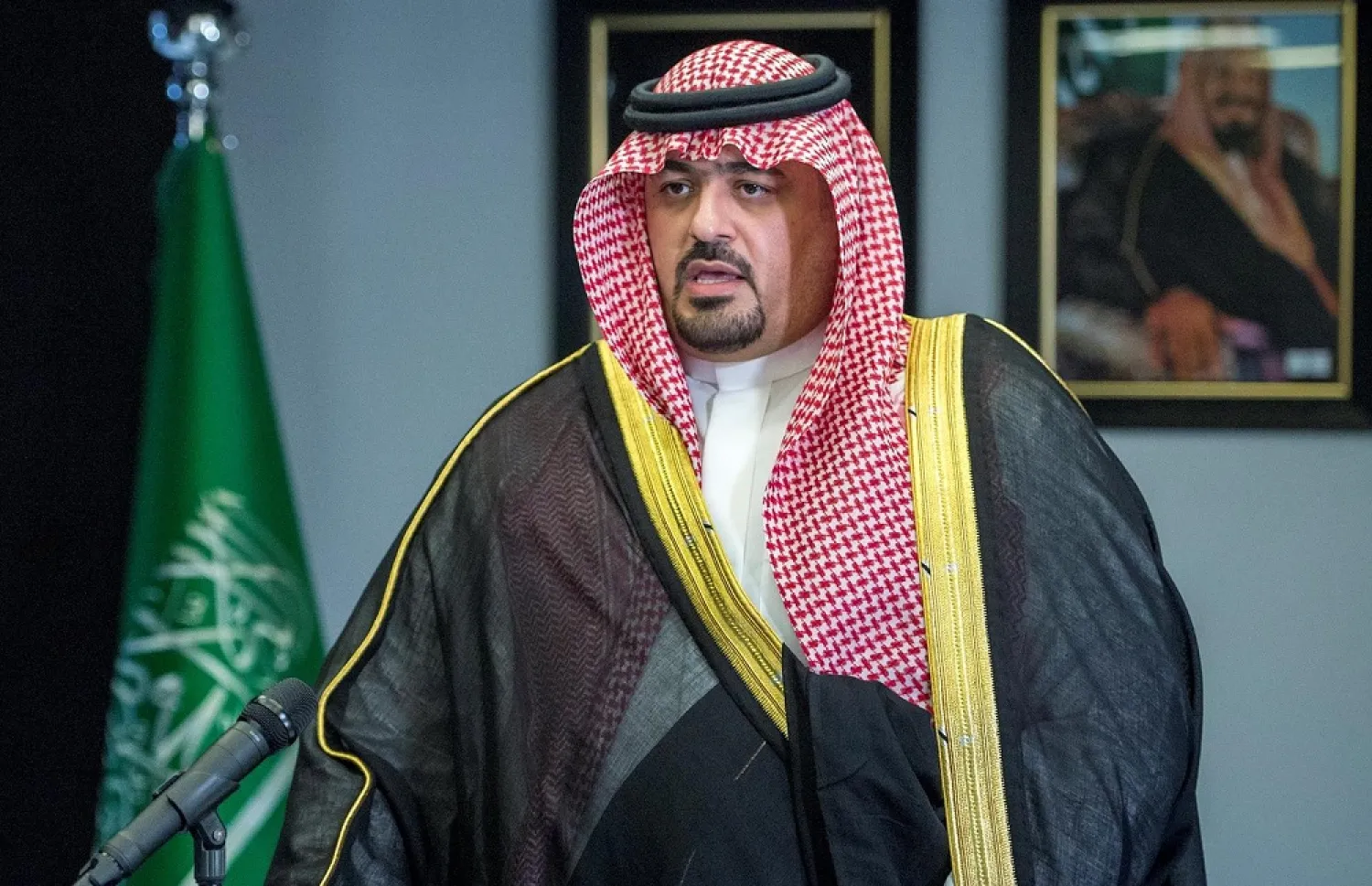 Saudi Minister of Economy and Planning Faisal bin Fadel bin Mohsen Al-Ibrahim is sworn in before King Salman. (SPA)