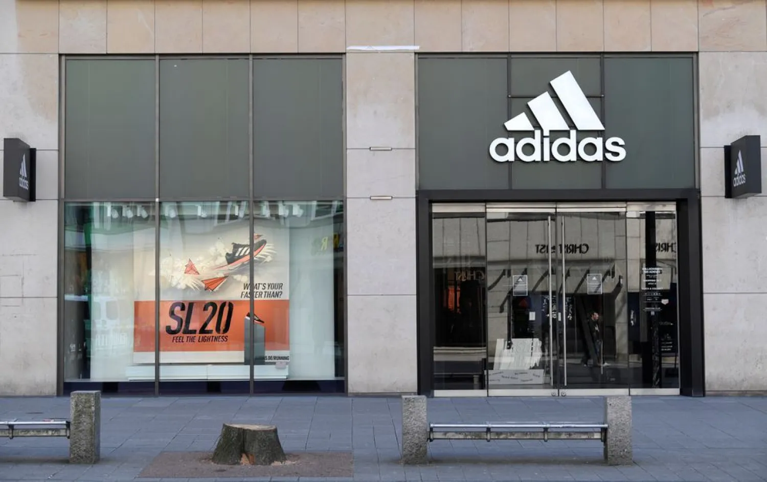 A closed Adidas store is pictured during the spread of the coronavirus disease (COVID-19) in Hamburg, Germany March 28, 2020. REUTERS/Fabian Bimmer/File Photo
