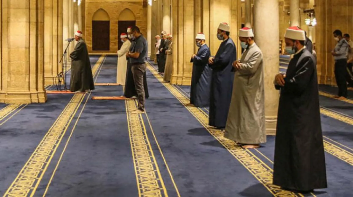 Mısır camilerde teheccüd namazını ve itikafı yasaklıyor