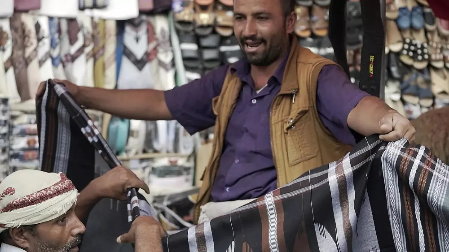 Yemenis gather at a market in Yemen's northeastern city of Marib, on May 5, 2021 as Muslims prepare ahead of the Eid al-Fitr holiday. (AFP)