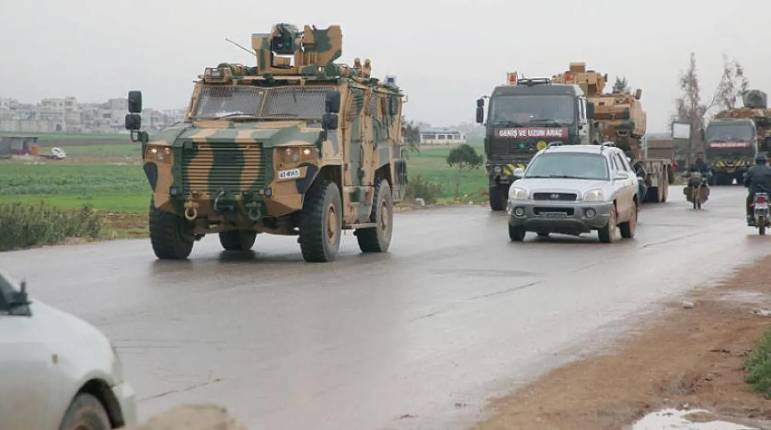 Suriye'nin kuzeybatısında İdlib kırsalındaki bir yolda görüntülenen Türk askeri konvoyu (Arşiv_AFP)
