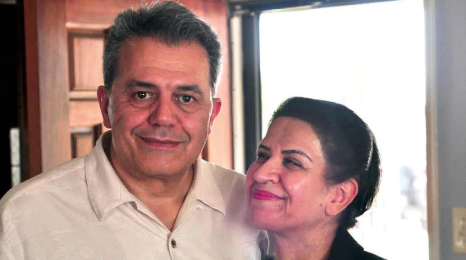 المعتقل الألماني من أصل إيراني جمشيد شارمهد مع زوجته