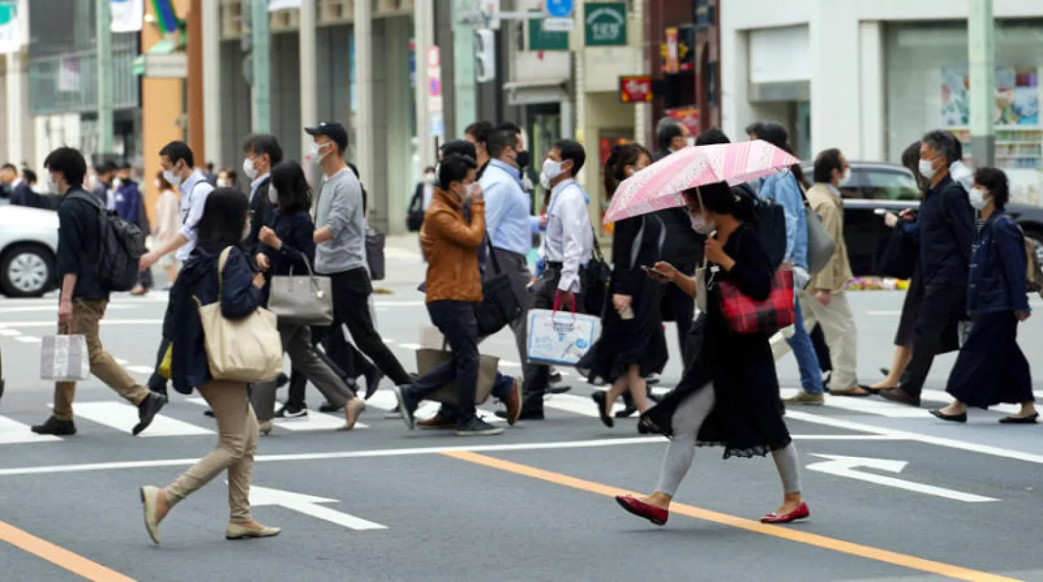 شددت سلطات طوكيو الإجراءات الاحترازية لمواجهة ارتفاع الإصابات (أ.ب)