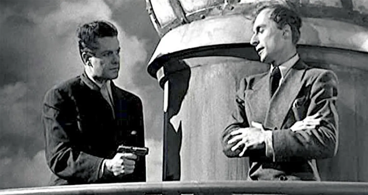 المشهد الأخير من «مخرّب» نورمان لويد (اليمين) قبل السقوط