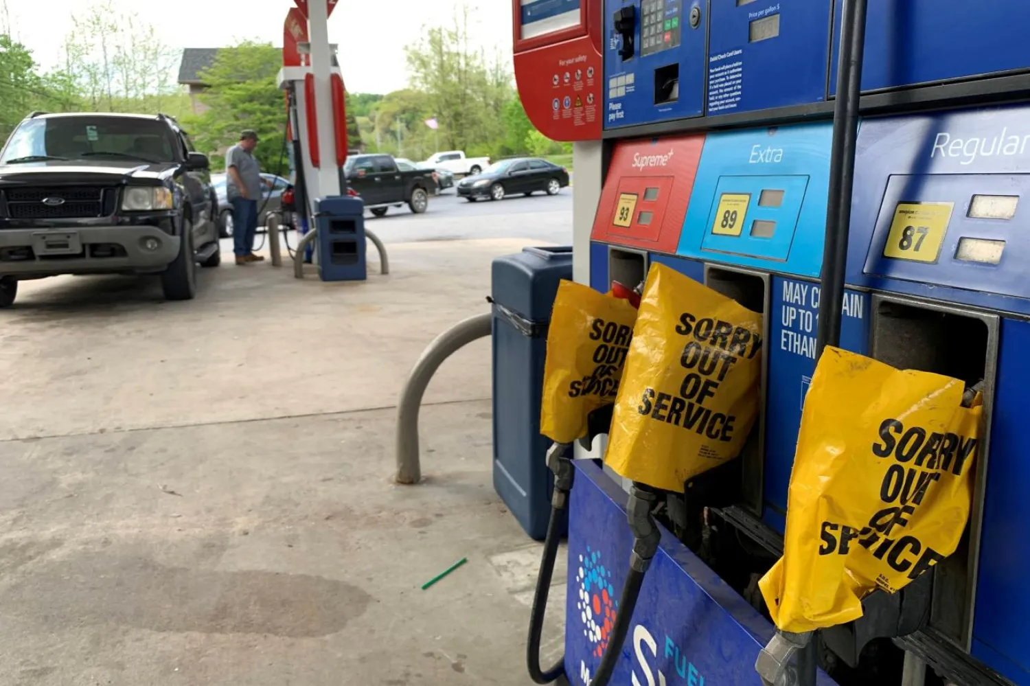 Yaşanan aksama nedeniyle American Airlines, Southwest ve United Airlines gibi şirketler de olası bir yakıt kıtlığı riskine karşı uçuşlarda değişiklik yapmıştı. (Reuters)