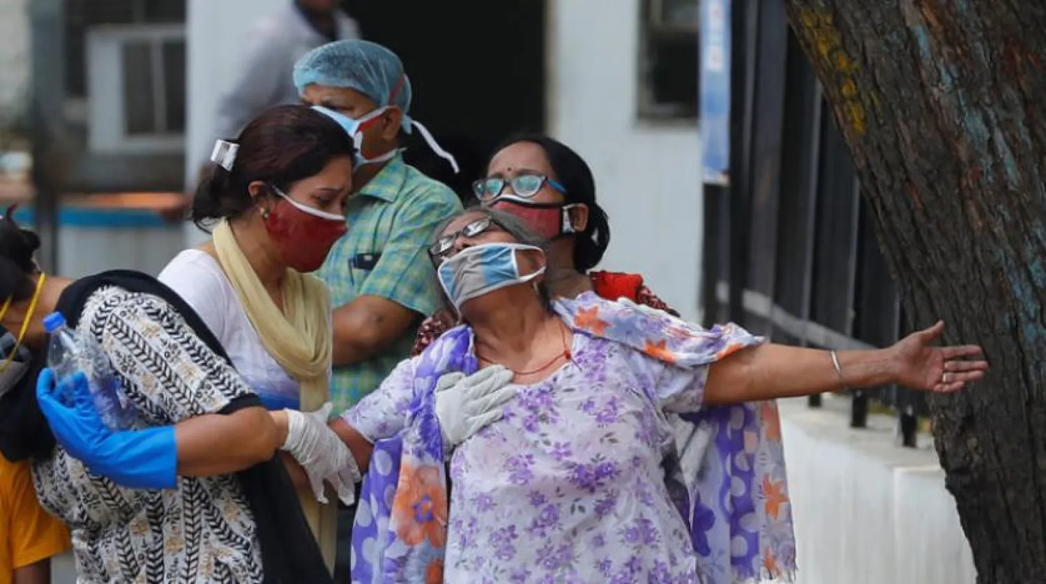 Yeni Delhi’de oğlunun Kovid-19’dan öldüğünü öğrenen annenin feryadı (Reuters)