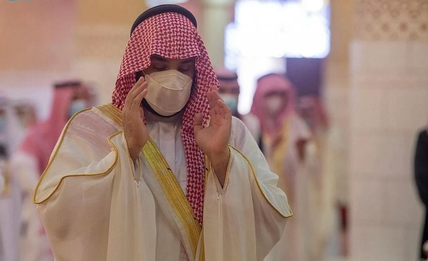 Crown Prince Mohammed bin Salman bin Abdulaziz performs the Eid prayer. SPA