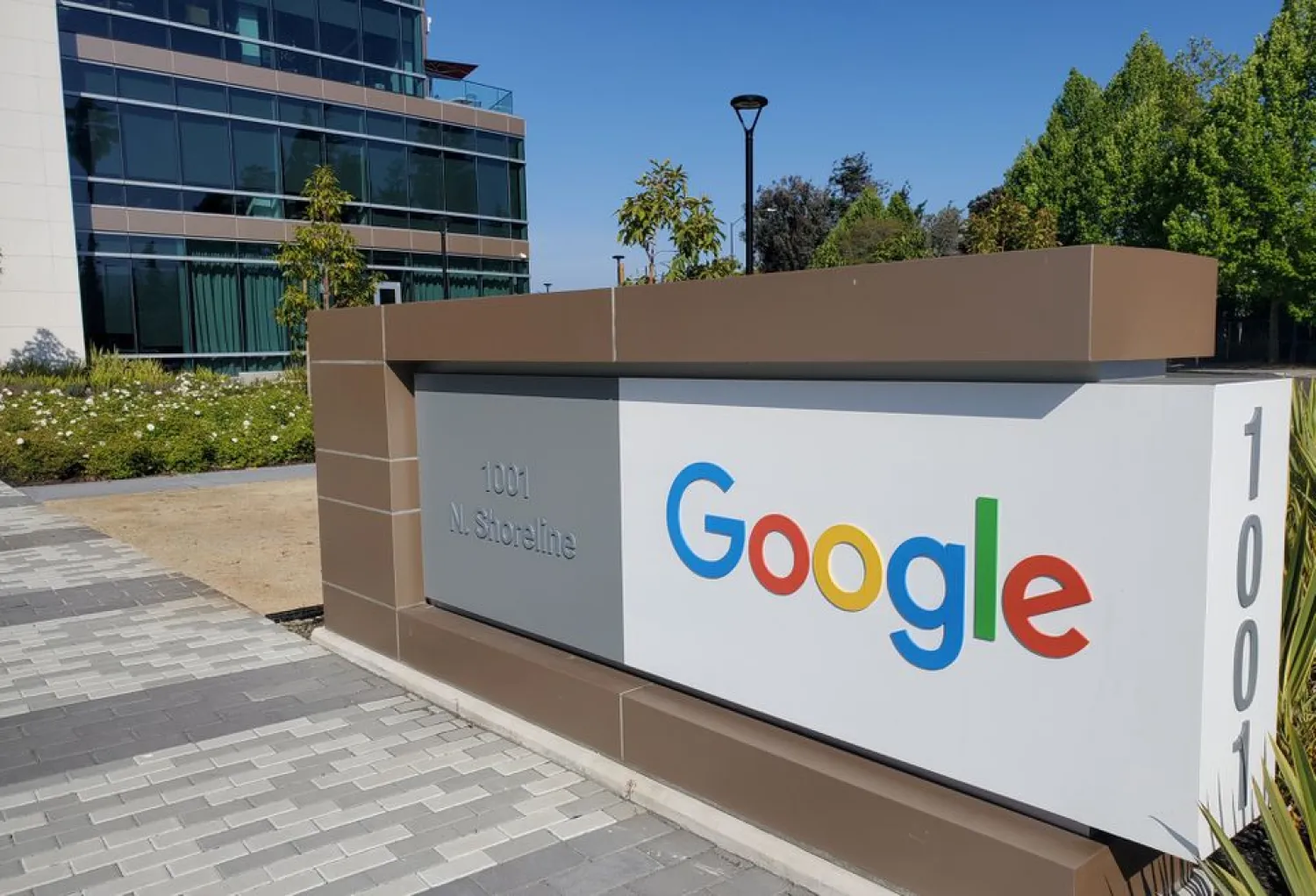 A sign is pictured outside a Google office near the company's headquarters in Mountain View, California, US, May 8, 2019. REUTERS/Paresh Dave/File Photo